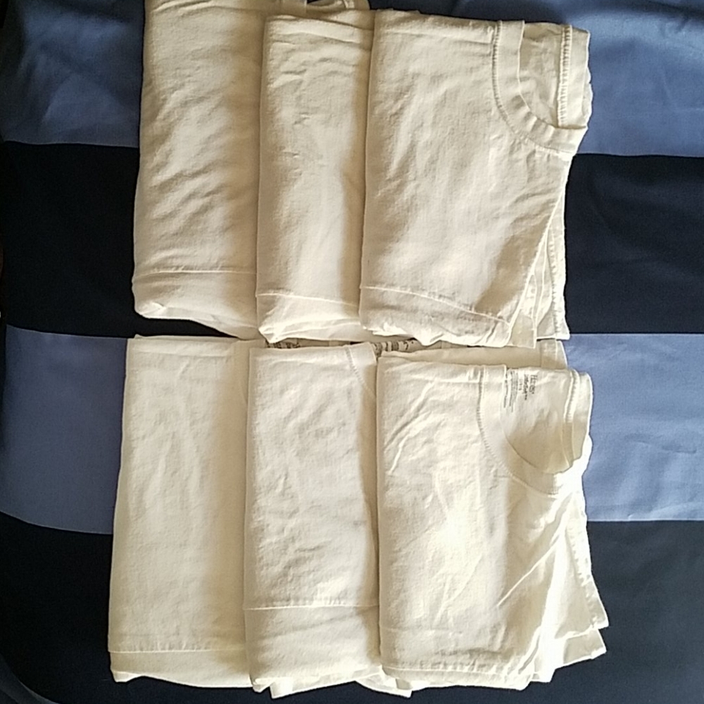 6 Hanes ComfortSoft t-shirts